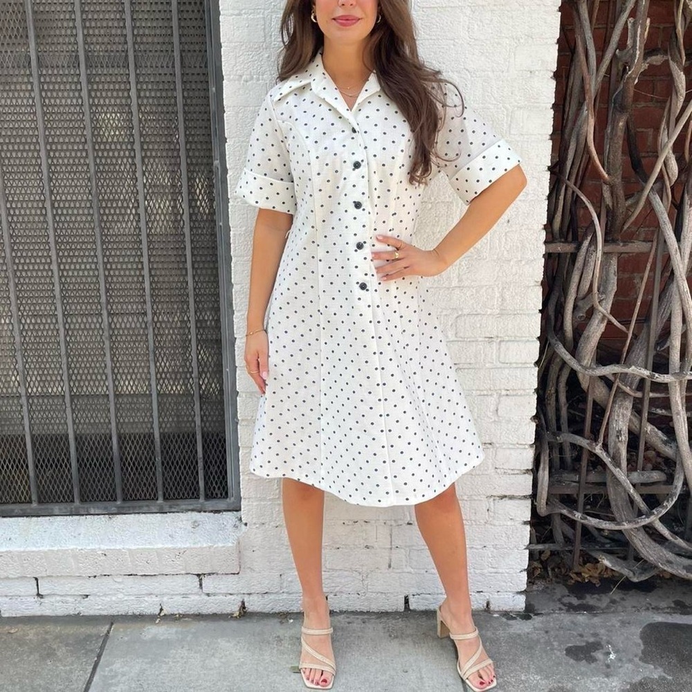 White and black polka dot button down midi dress with short sleeves sz L